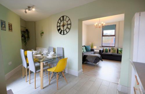 Cheltenham House | Pittville Place - Near Cheltenham Town - 2 Bed Home - Sleeps 6