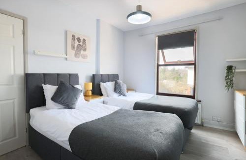 Cheltenham House | Pittville Place - Near Cheltenham Town - 2 Bed Home - Sleeps 6