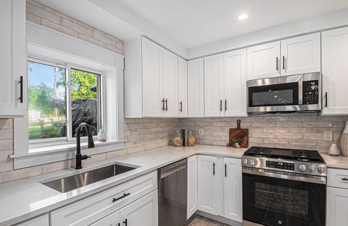 Pinckney House | PLĀ House - Lakefront Fun For The Whole Family!