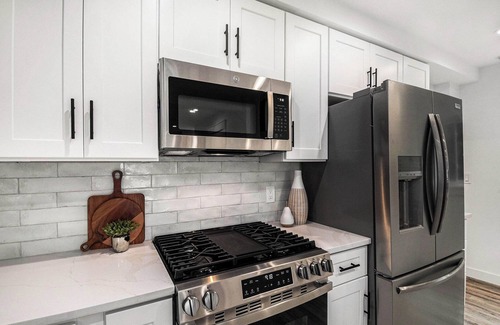 Pinckney House | PLĀ House - Lakefront Fun For The Whole Family!