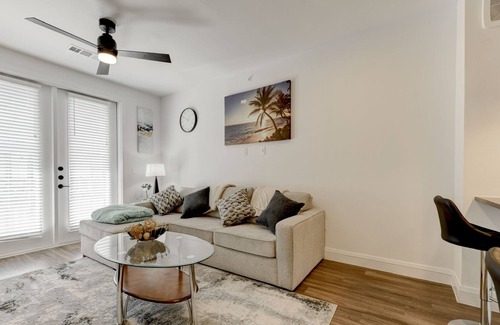 Hancock Apartment | Place like home, lets keep Austin weird /downtown Atx .Discount Provided
