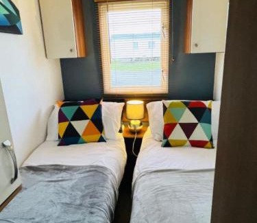 Hunstanton Resort | Place2bee , Caravan , Manor park , Free Wifi ,6 Berth