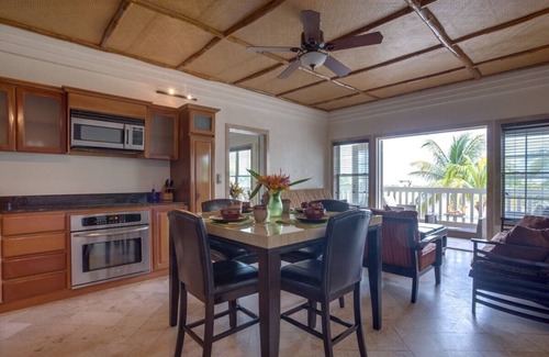 Plantation Villa | Placencia - Master Suite in a exceptional Resort with beach view