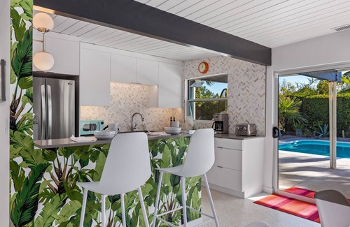 Sunmor House | Plaimor Palms - Classic Remodeled Mid-Century Alexander!