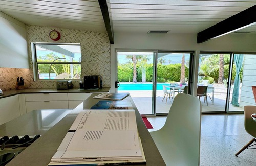 Sunmor House | Plaimor Palms - Classic Remodeled Mid-Century Alexander!