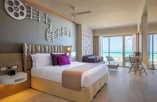 Costa Mujeres Hotel | Planet Hollywood Cancun Adult Scene by Royalton, An Autograph Collection® All-Inclusive Resort - Adults Only