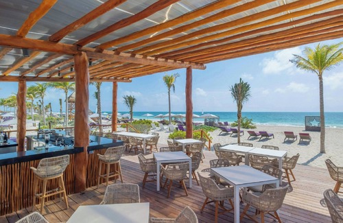 Costa Mujeres Hotel | Planet Hollywood Cancun Adult Scene by Royalton, An Autograph Collection® All-Inclusive Resort - Adults Only