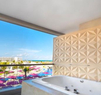 Puerto Juarez Resort | Planet Hollywood Cancun Adult Scene by Royalton, An Autograph Collection All-Inclusive Resort - Adults Only