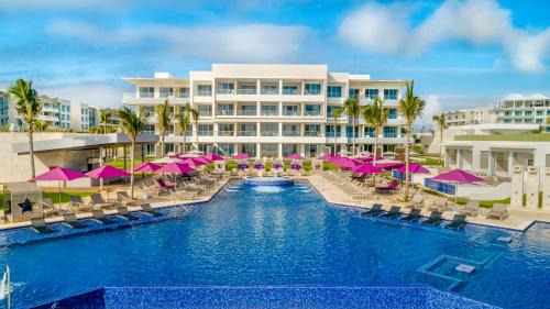 Playa Mujeres Resort | Planet Hollywood Cancun by Royalton, An Autograph Collection All-Inclusive Resort