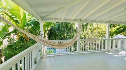 White St. Gallery House | Plantation Tropicale by Last Key Realty