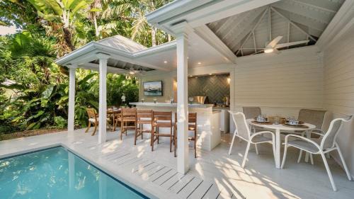 White St. Gallery House | Plantation Tropicale by Last Key Realty
