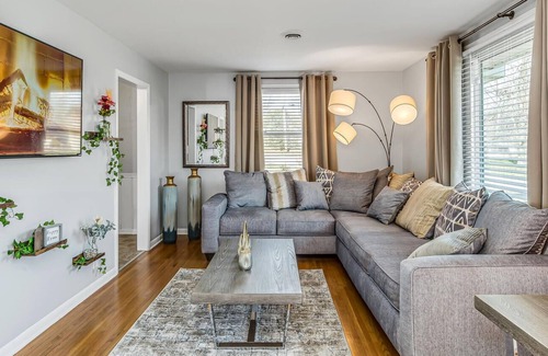 Hermitage Apartment | Plantation Villa - with Stunning Veranda