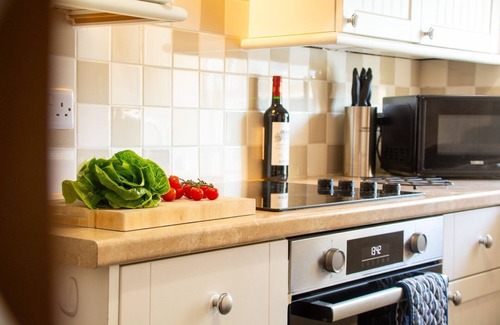 Rhoscolyn Cottage | Plas Bach - sleeps 2 guests in 1 bedroom