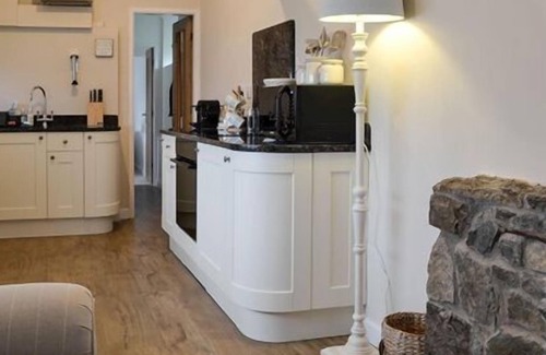 Llanfaelog Cottage | PLAS COTTAGE, pet friendly, with a garden in Llanfaelog