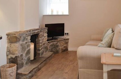 Llanfaelog Cottage | PLAS COTTAGE, pet friendly, with a garden in Llanfaelog