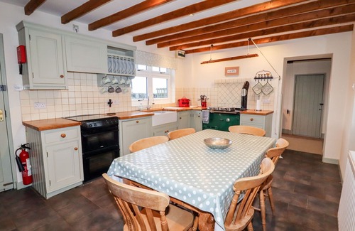 Graigfechan Cottage | PLAS CWTTA, pet friendly, with hot tub in Ruthin
