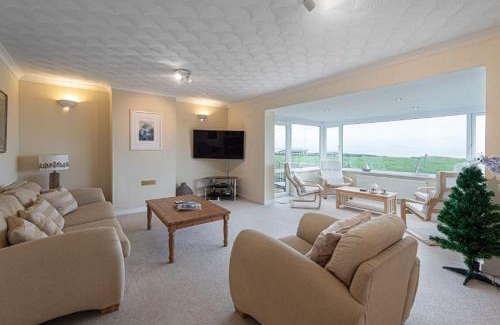 Caergeiliog House | Plas Diwedd