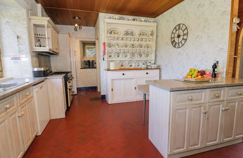 Llanbedr Cottage | PLAS GWYNFRYN, pet friendly, luxury holiday cottage in Llanbedr