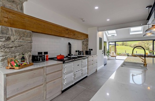Abergele House | Plas Isaf Farmhouse - Four Bedroom House, Sleeps 10