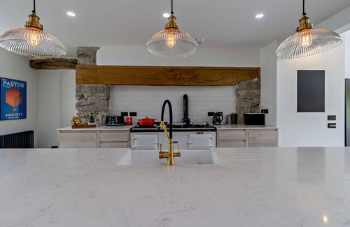 Abergele House | Plas Isaf Farmhouse - Four Bedroom House, Sleeps 10
