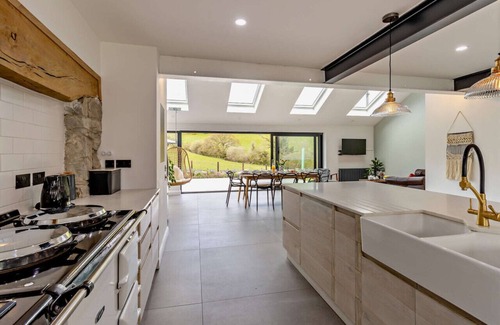 Abergele House | Plas Isaf Farmhouse - Four Bedroom House, Sleeps 10