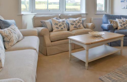 Ty Croes House | Plas Lodge