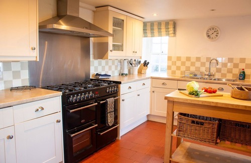 Rhoscolyn Cottage | Plas - sleeps 10 guests in 5 bedrooms