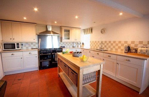 Rhoscolyn Cottage | Plas - sleeps 10 guests in 5 bedrooms