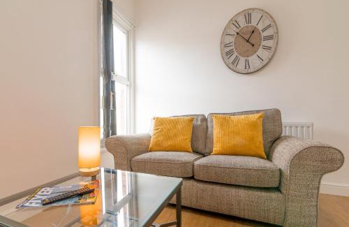 Hull Apartment | PLATFORM Fishing Quarter Apartment 2 with Free Street Parking