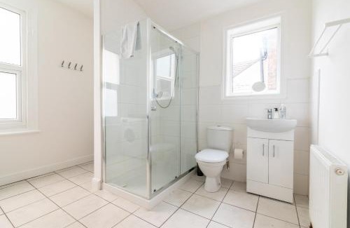 Hull Apartment | PLATFORM Fishing Quarter Apartment 2 with Free Street Parking
