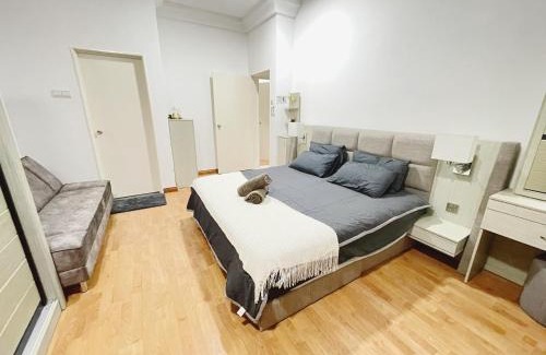 Taman Bukit Mewah Apartment | Platino up to 10 Pax, Few steps to paradigm and Escape JB