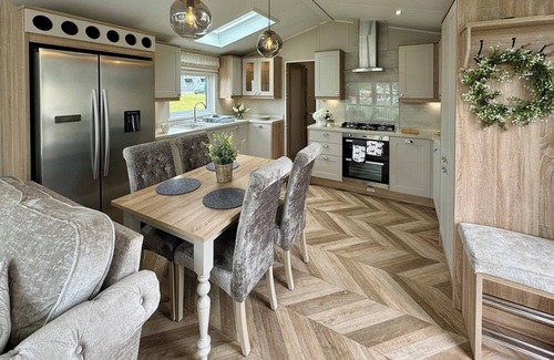 Aberystwyth House | Platinum 2 Bed Spa Slps 4 (Pet)