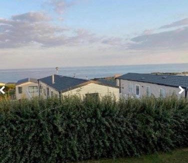 Exmouth Apartment | Platinum 3 Bedroom Caravan, Wifi, Parking, Seaview,