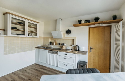 Plettenberg Apartment | Platz, Charme & ein Hauch Luxus: Happy Place mit Whirlpool, Sauna und Traumblick