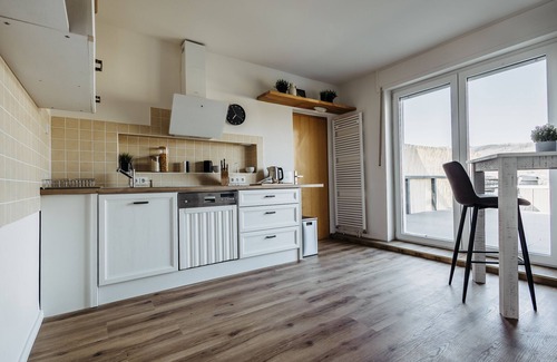 Plettenberg Apartment | Platz, Charme & ein Hauch Luxus: Happy Place mit Whirlpool, Sauna und Traumblick