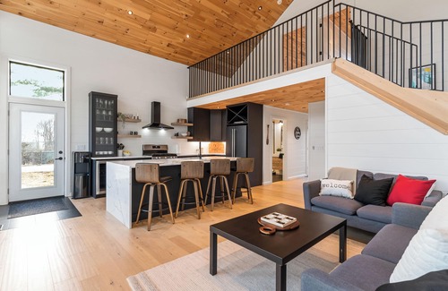 Lion's Head Cottage | Play, dine and relax amongst the beauty of Georgian Bay and The Bruce Trail.