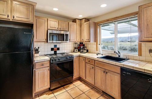 Desert Aire House | Play golf, watch a concert, or just relax by the river