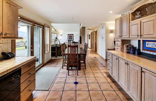Desert Aire House | Play golf, watch a concert, or just relax by the river