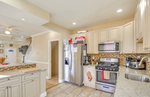 Frankford House | Play Pool or Relax on Deck: Baltimore City Escape!