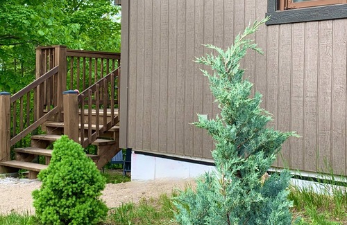 Mont Ste. Marie House | Play & Stay - Ski Hill & Trails at the Bottom of the Street!