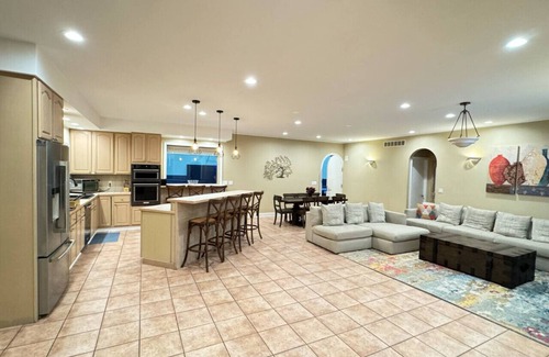 Three Oaks House | Play @ The Hideaway - hot tub, sauna, gymnasium