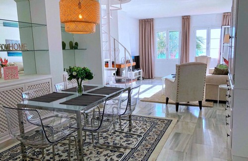 Sitio de Calahonda Apartment | Playa Lucera Beautiful 3 bed. 2 bath front-line beach house