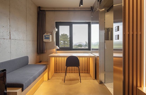 Seongsan Hotel | Playce Camp Jeju