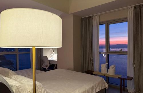 Tambo Apartment | Playful 1BR With Magnificant Bayview Garden View Near Okada, Solaire, Aiports