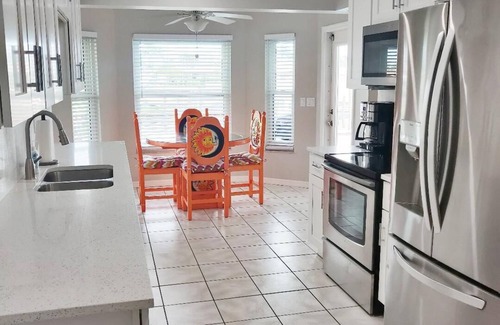 Eight Lakes House | Playful Pelican 3/2 waterfront pool house w. direct access to Gulf SW Cape Coral