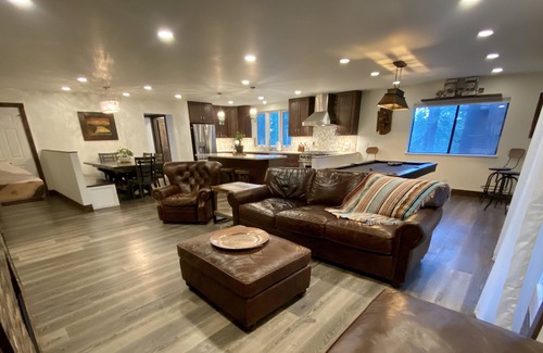 Ponderosa Palisades House | Playful & Romantic, Brand new kitchen, Harry Potter themed, pool table