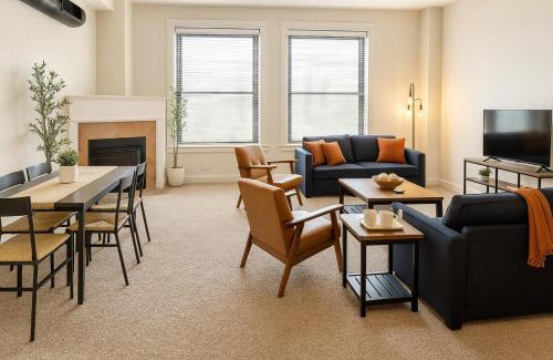 Downtown Cleveland Apartment | Playhouse Square Downtown Rock Hall Clinic CSU