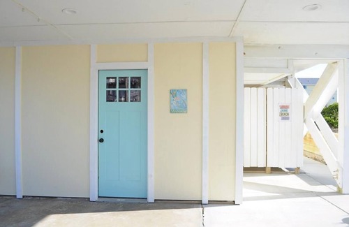 Topsail Beach House | Playin Hooky - Charming 3 Br/2 Ba Cottage! Linens included for weekly stays!