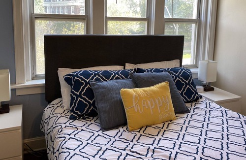 Country Club Plaza Area Apartment | 🔹Plaza-Cozy Studio- Queen Bed- Fiber WiFi-Coffee🔹