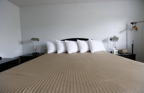 Clyde Hotel | Plaza Motel Clyde